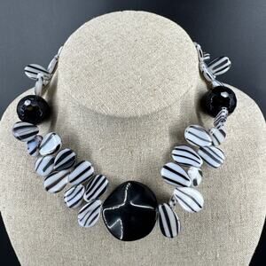 Vtg Chunky Glass Black and White Statement Necklace Silver Tone Clasp Modernist